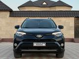 Toyota RAV4 2018 года за 9 500 000 тг. в Актау – фото 3