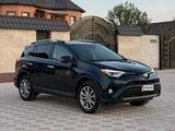 Toyota RAV4 2018 года за 9 500 000 тг. в Актау – фото 4