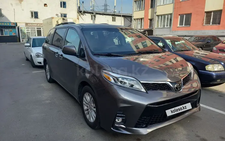 Toyota Sienna 2015 года за 14 300 000 тг. в Алматы