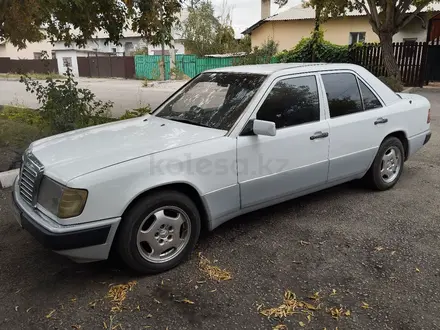 Mercedes-Benz E 230 1992 года за 1 600 000 тг. в Караганда