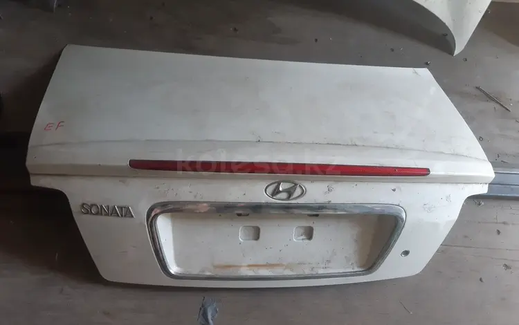 Hyundai Sonata EF 1998 2001 крышка багажника за 65 000 тг. в Алматы