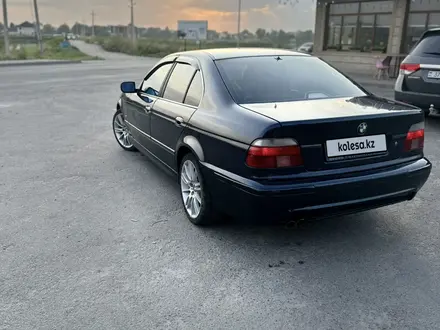 BMW 525 1999 года за 2 600 000 тг. в Алматы – фото 4