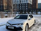 Toyota Camry 2021 года за 14 900 000 тг. в Астана