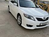 Toyota Camry 2010 года за 7 400 000 тг. в Уральск – фото 2