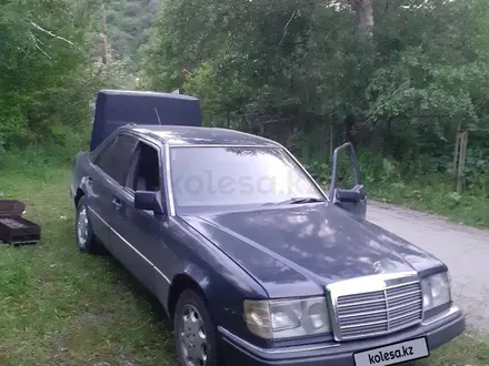 Mercedes-Benz E 230 1992 года за 1 000 000 тг. в Алматы