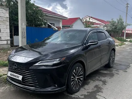 Lexus RX 350h 2023 года за 33 000 000 тг. в Атырау – фото 2