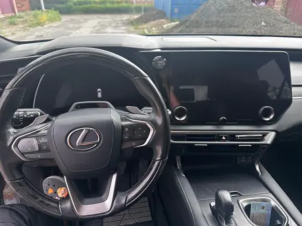 Lexus RX 350h 2023 года за 33 000 000 тг. в Атырау – фото 5