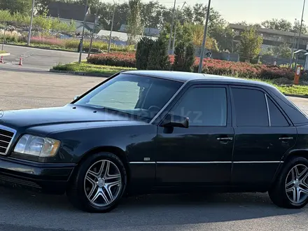 Mercedes-Benz E 280 1994 года за 2 500 000 тг. в Алматы