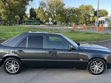 Mercedes-Benz E 280 1994 года за 2 500 000 тг. в Алматы – фото 40