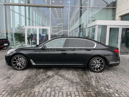 BMW 750 2015 года за 17 500 000 тг. в Алматы – фото 7