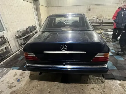 Mercedes-Benz E 220 1993 года за 1 300 000 тг. в Караганда – фото 8