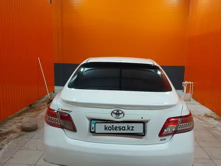 Toyota Camry 2010 года за 6 300 000 тг. в Атырау – фото 4