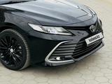 Toyota Camry 2021 года за 13 500 000 тг. в Семей – фото 4