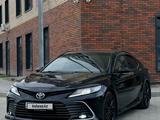 Toyota Camry 2021 года за 13 500 000 тг. в Семей – фото 2