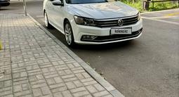 Volkswagen Passat 2018 года за 9 500 000 тг. в Алматы