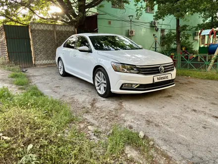 Volkswagen Passat 2018 года за 9 500 000 тг. в Алматы – фото 2