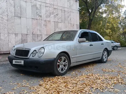 Mercedes-Benz E 230 1997 года за 3 500 000 тг. в Павлодар – фото 2