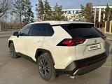 Toyota RAV4 2023 года за 15 600 000 тг. в Костанай – фото 5