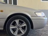 Toyota Camry 1999 годаүшін2 700 000 тг. в Тараз – фото 3