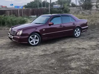 Mercedes-Benz E 230