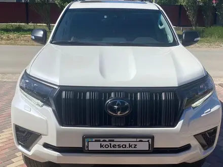 Toyota Land Cruiser Prado 2023 года за 28 200 000 тг. в Актобе