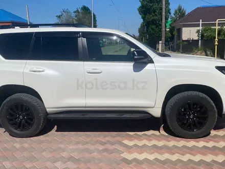 Toyota Land Cruiser Prado 2023 года за 28 200 000 тг. в Актобе – фото 4