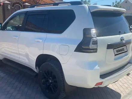 Toyota Land Cruiser Prado 2023 года за 28 200 000 тг. в Актобе – фото 5