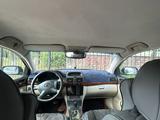 Toyota Avensis 2004 года за 3 600 000 тг. в Астана – фото 4