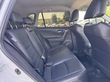 Toyota RAV4 2021 года за 15 590 000 тг. в Актау – фото 6