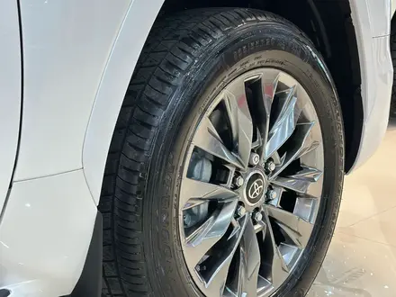 Toyota Land Cruiser Premium+ 2025 года за 72 090 000 тг. в Алматы – фото 4