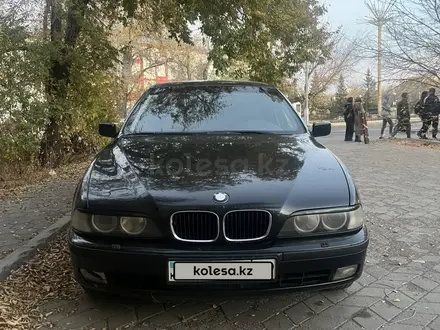 BMW 523 1996 года за 2 700 000 тг. в Караганда – фото 2