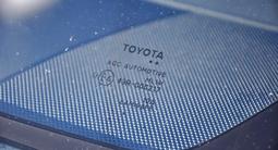 Оригинальные стекла на Toyota Lexus за 20 000 тг. в Алматы – фото 2