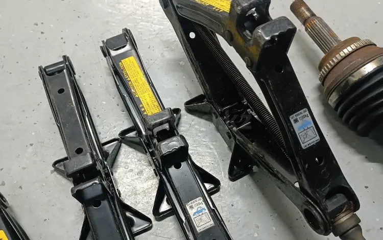 Домкраты за 8 000 тг. в Астана