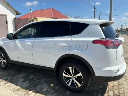 Toyota RAV4 2018 года за 13 000 000 тг. в Атырау – фото 9