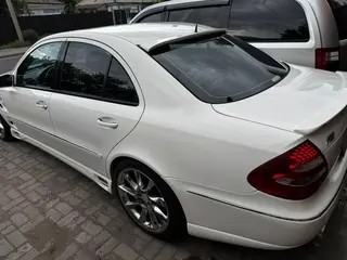Mercedes-Benz E 320