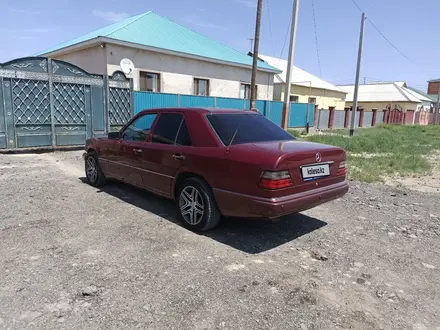 Mercedes-Benz E 220 1995 года за 2 300 000 тг. в Кызылорда – фото 2