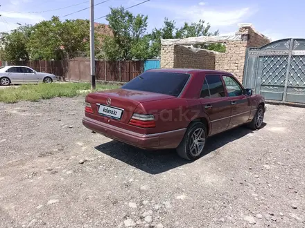 Mercedes-Benz E 220 1995 года за 2 300 000 тг. в Кызылорда – фото 3