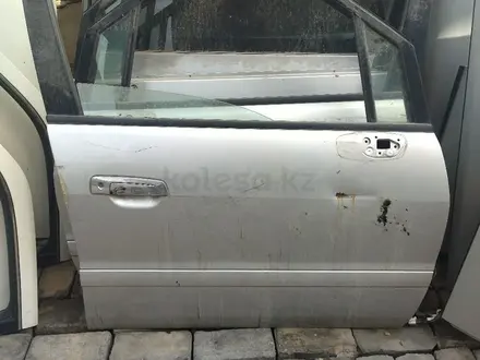 Дверь передняя правая за 8 000 тг. в Алматы