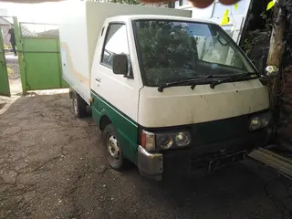 Nissan Vanette, 1989