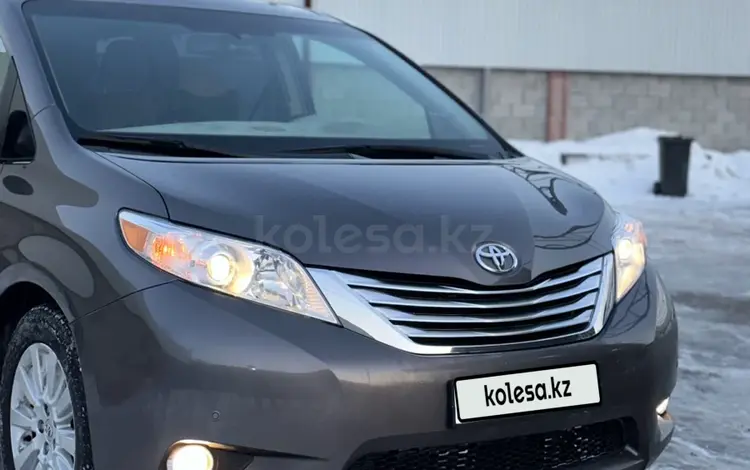 Toyota Sienna 2012 годаfor13 800 000 тг. в Алматы