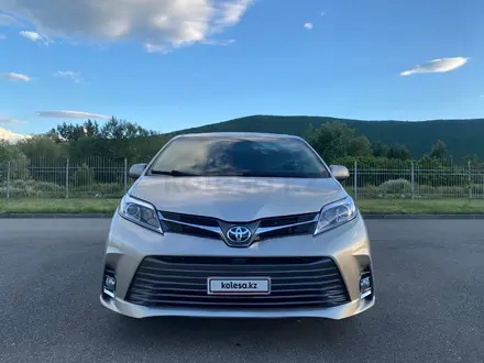 Toyota Sienna 2015 года за 8 600 000 тг. в Атырау