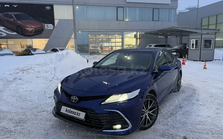 Toyota Camry 2023 года за 19 500 000 тг. в Астана