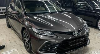 Toyota Camry 2022 года за 14 300 000 тг. в Астана