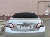 Toyota Camry 2011 года за 3 500 000 тг. в Атырау – фото 3