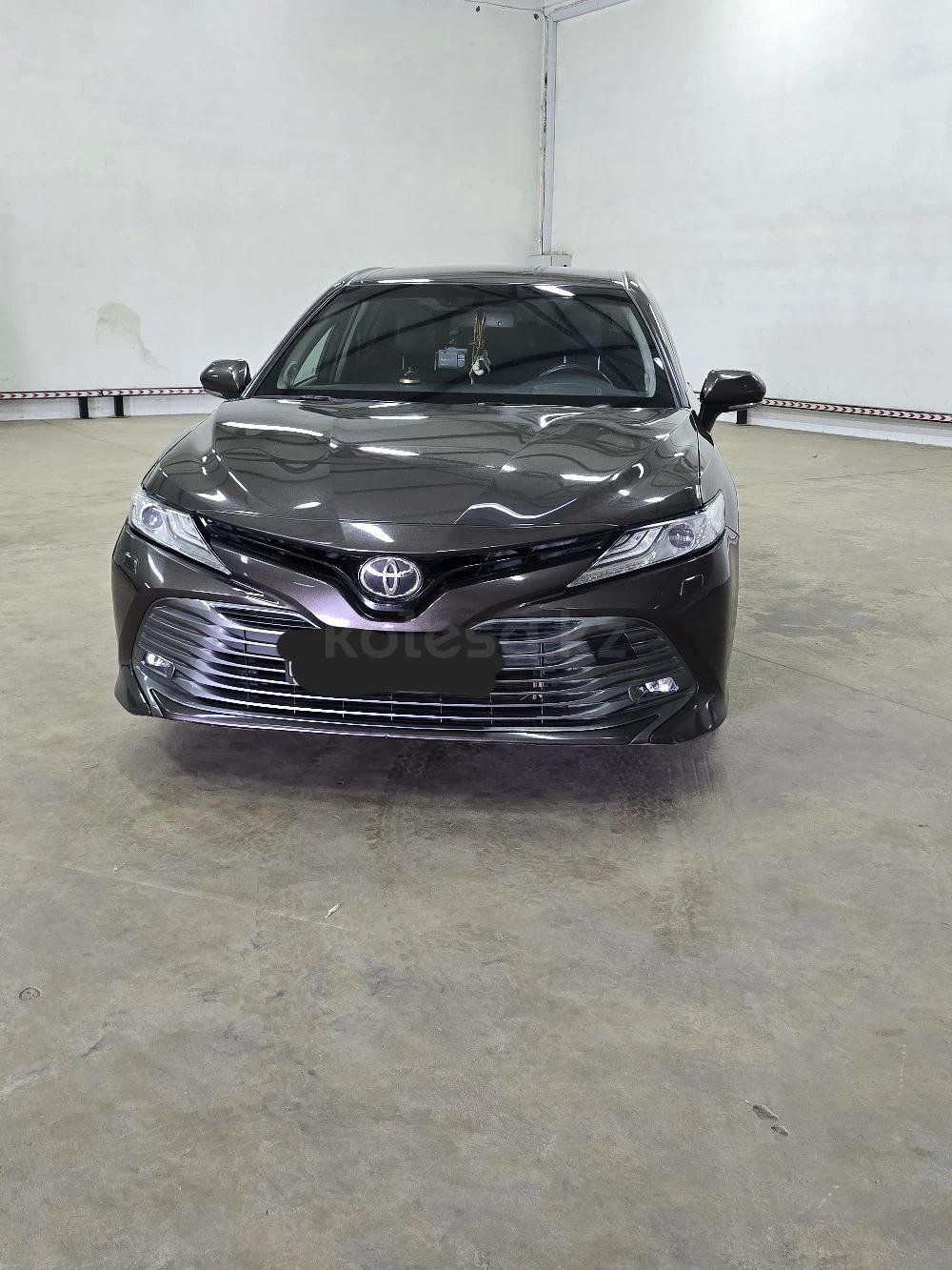 Toyota Camry 2019 г.