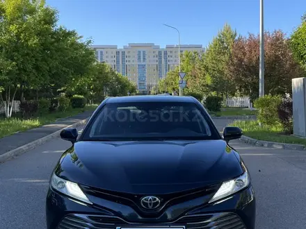 Toyota Camry 2018 годаүшін13 200 000 тг. в Астана – фото 2