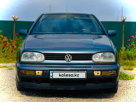 Volkswagen Golf 1996 года за 1 800 000 тг. в Алматы