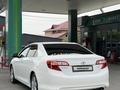 Toyota Camry 2014 года за 7 650 000 тг. в Шымкент – фото 2