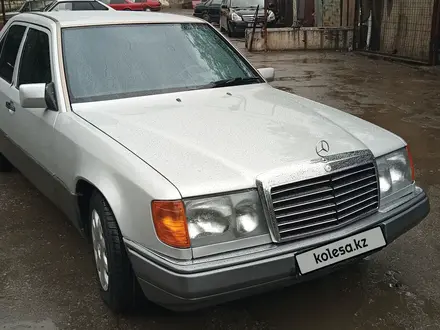 Mercedes-Benz E 230 1992 года за 2 200 000 тг. в Сарыкемер – фото 3