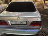 Mercedes-Benz E 240 1999 года за 3 700 000 тг. в Алматы – фото 2